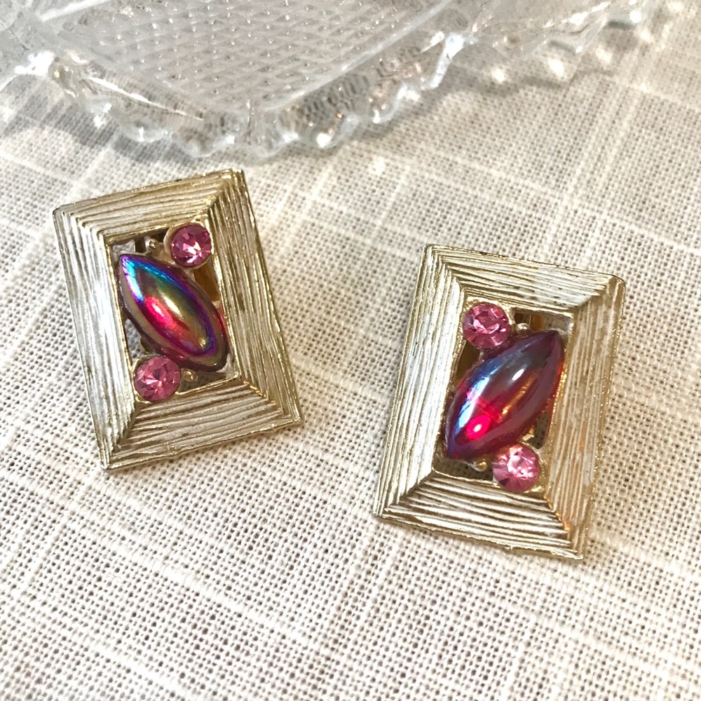🌻3/$15 Red Crystal Vintage Clip on Earrings🌻